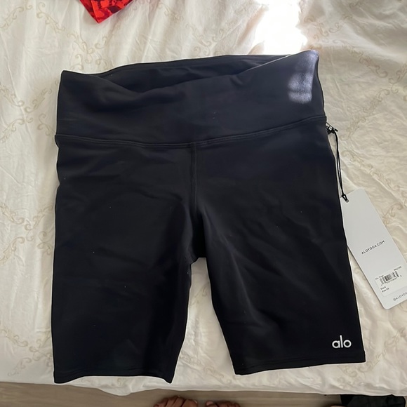 Brand NEW Alo biker shorts - Picture 1 of 3